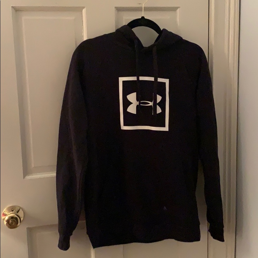 Men’s Under Armour sweatshirt